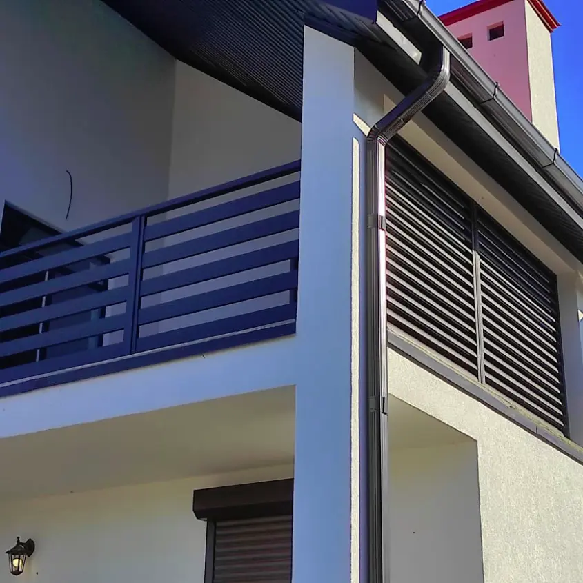 Фото 9 Металлопланкен 8019 МАТТЕ Темный Шоколад матовый на перилах балкона ограждение террасы