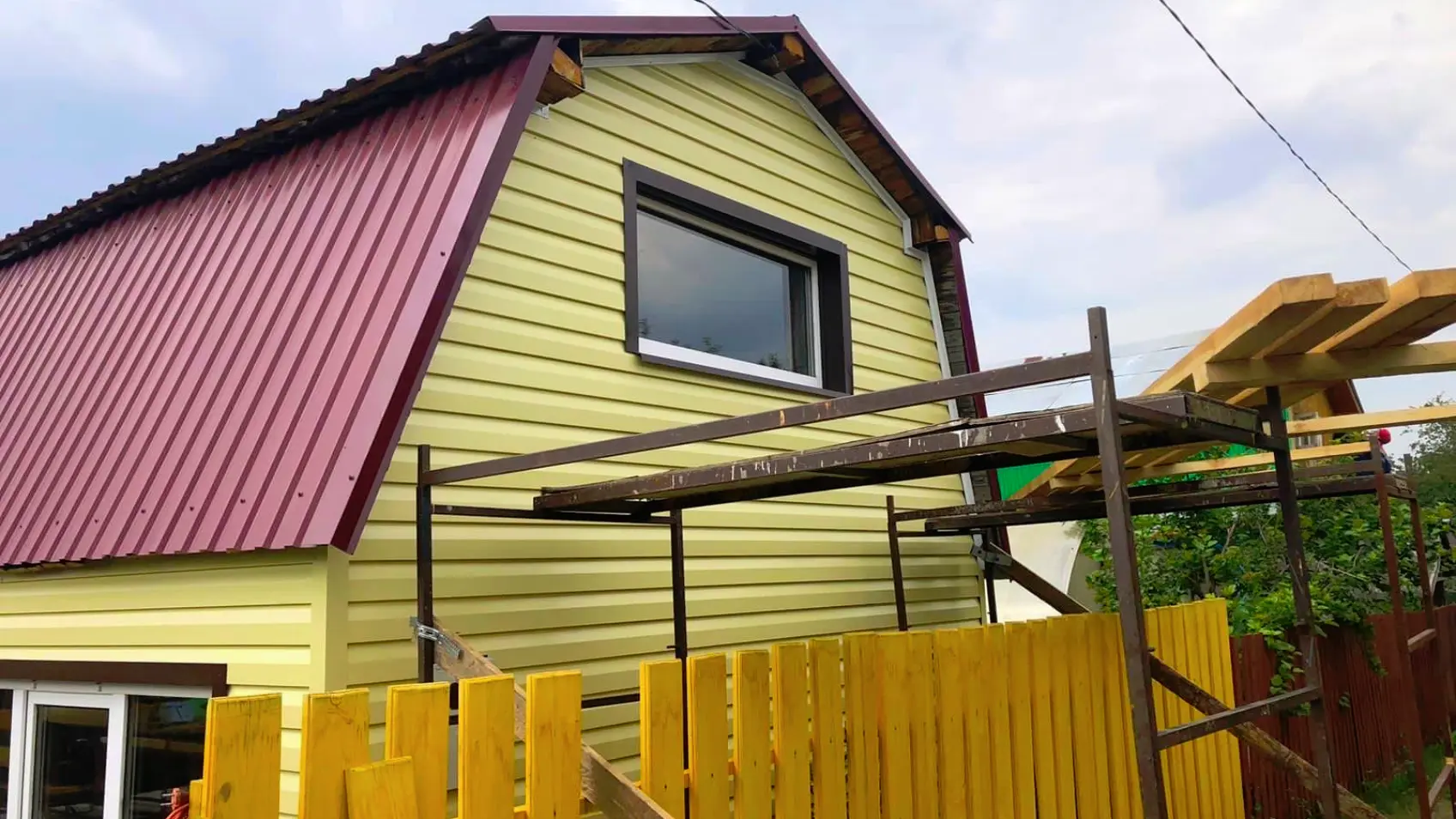 Фото 4 Металлосайдинг Корабельная Доска RAL1014 Бежевый на фасаде